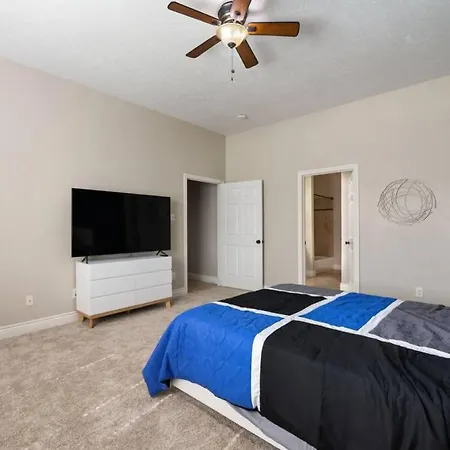 Modern 6 Bedroom With Tons Of Games